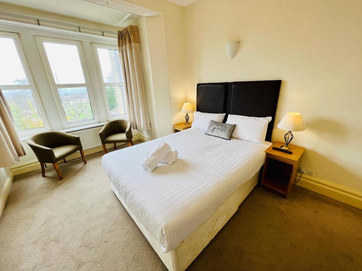 Heath Cottage Hotel Dewsbury Exteriör bild
