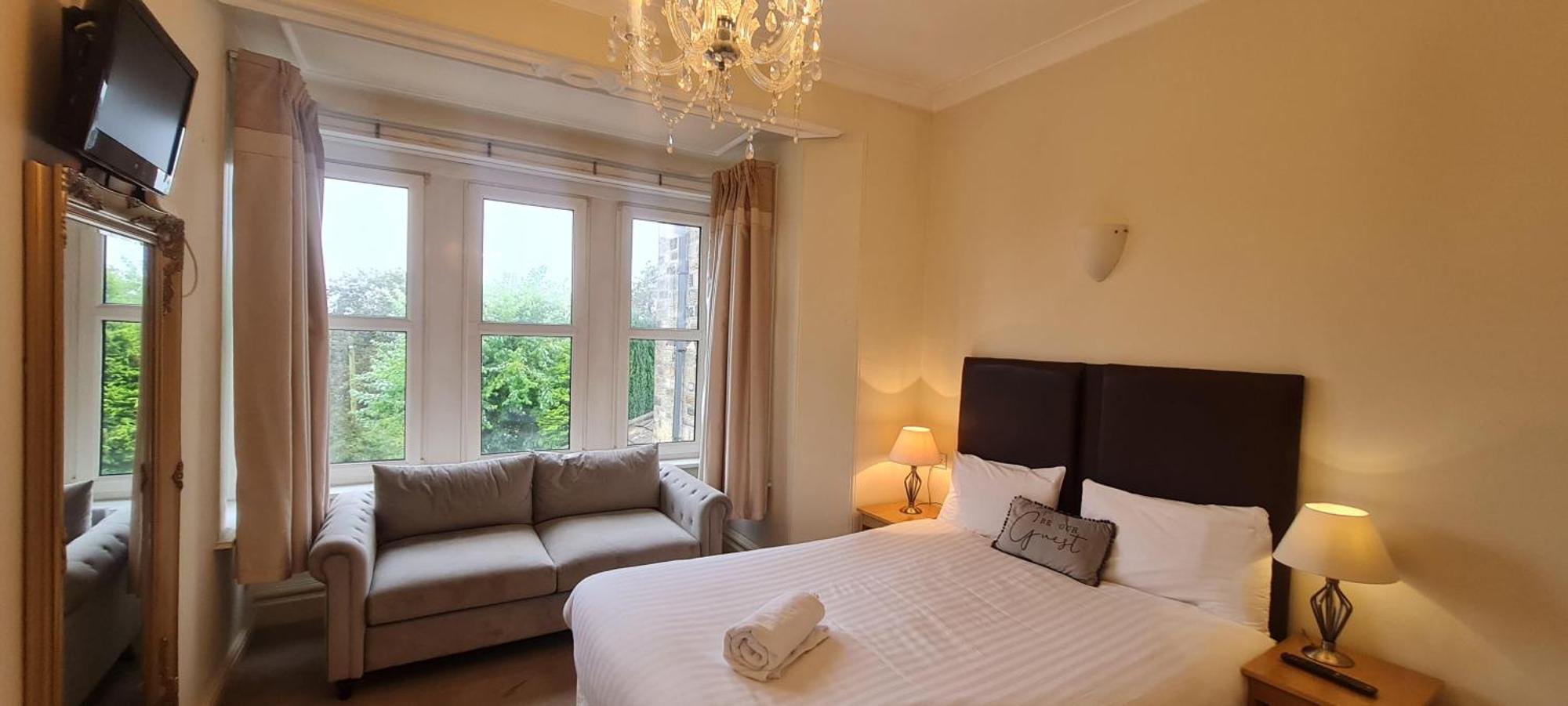 Heath Cottage Hotel Dewsbury Exteriör bild