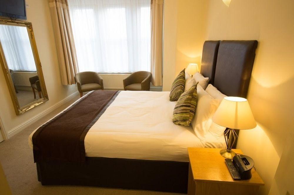 Heath Cottage Hotel Dewsbury Exteriör bild