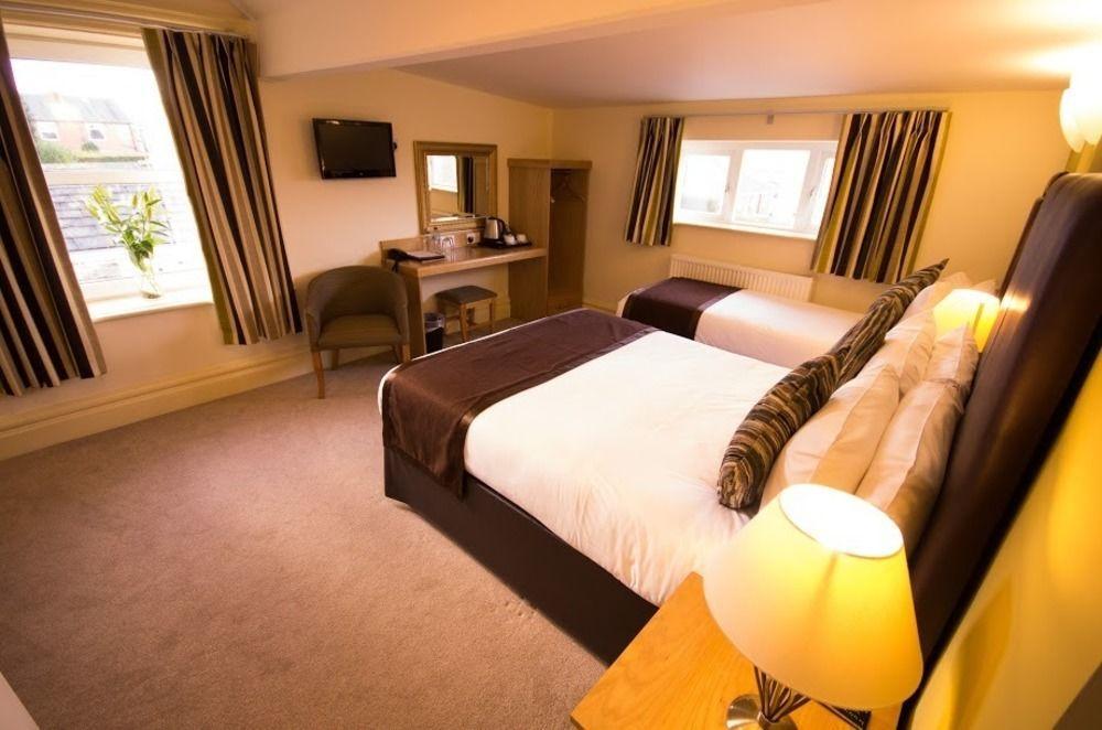 Heath Cottage Hotel Dewsbury Exteriör bild
